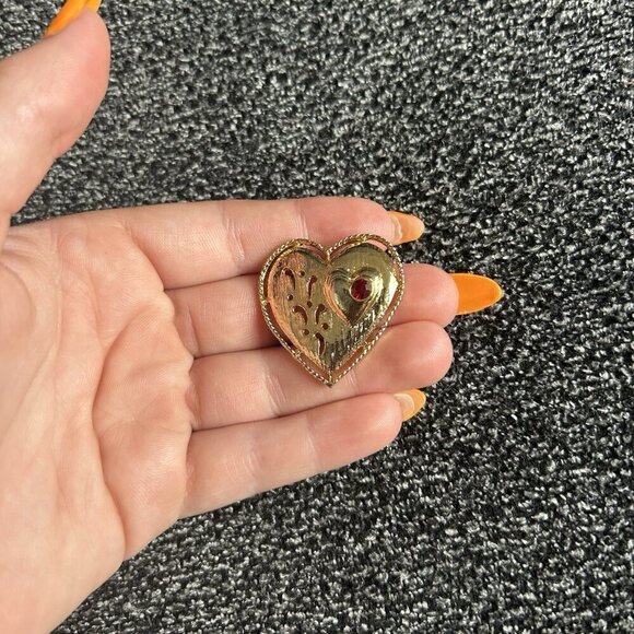 Gerry's Jewelry - Vintage Heart Valentine Gerrys Brooch Pin Gold Tone Ruby Red Signed